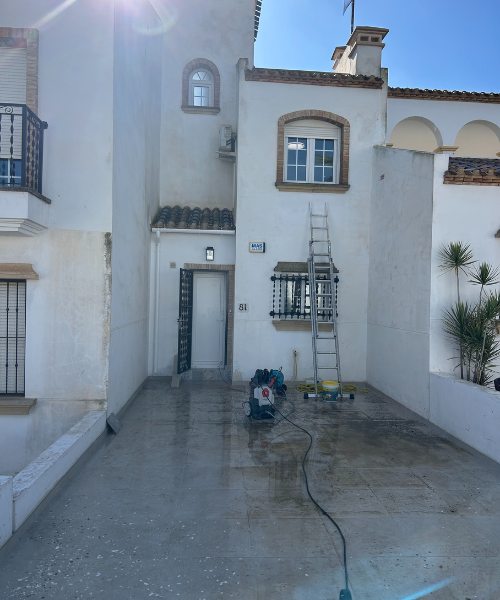 Before | Antes - Nucia Villa Lodge Hostel Outdoor Painting | Pintura Exterior de Villa Lodge Hostel en La Nucia